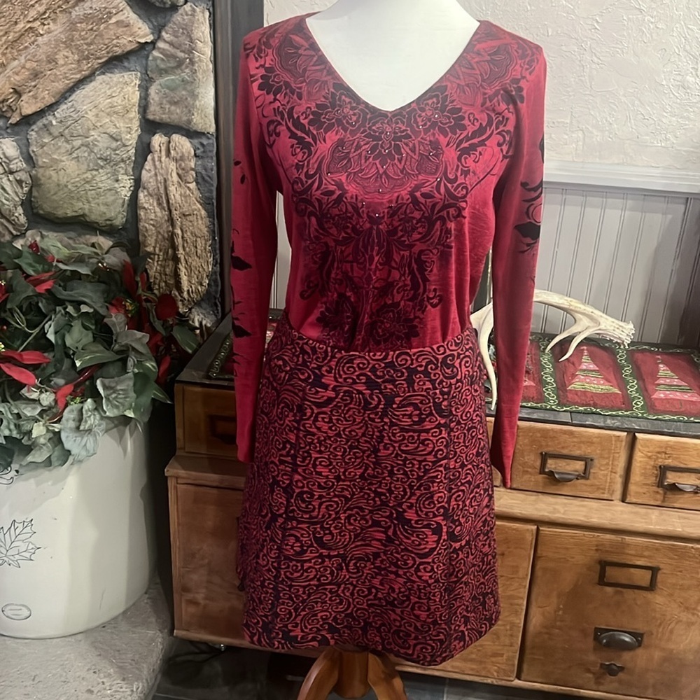 Bundle: Outfit Sahalie Skirt/ est.1962 Sweater